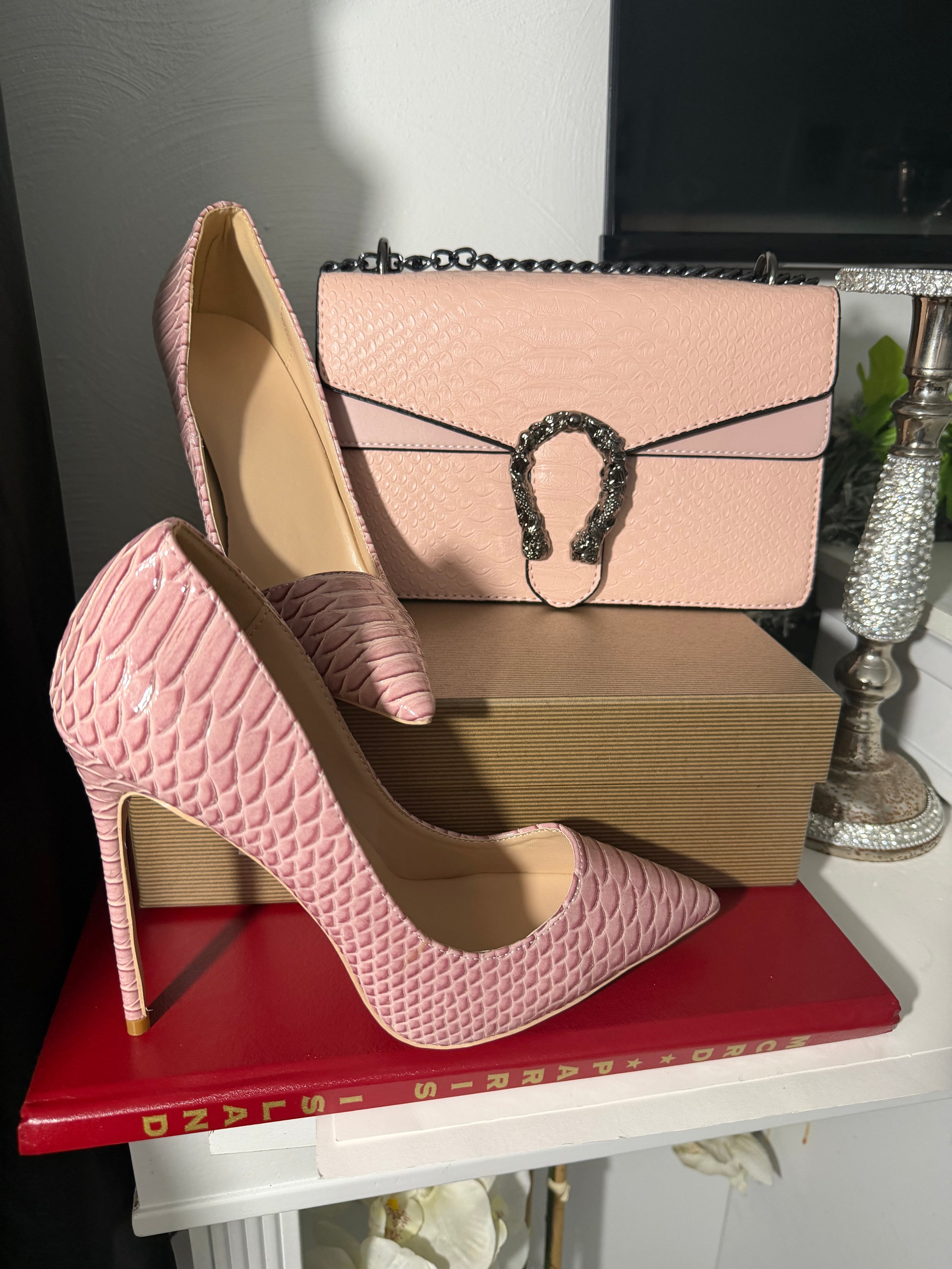 atching Light Pink Croc Heels and Bag Set, High Stiletto Pointed Toe Pumps, Envelope Clutch with Horseshoe Hardware