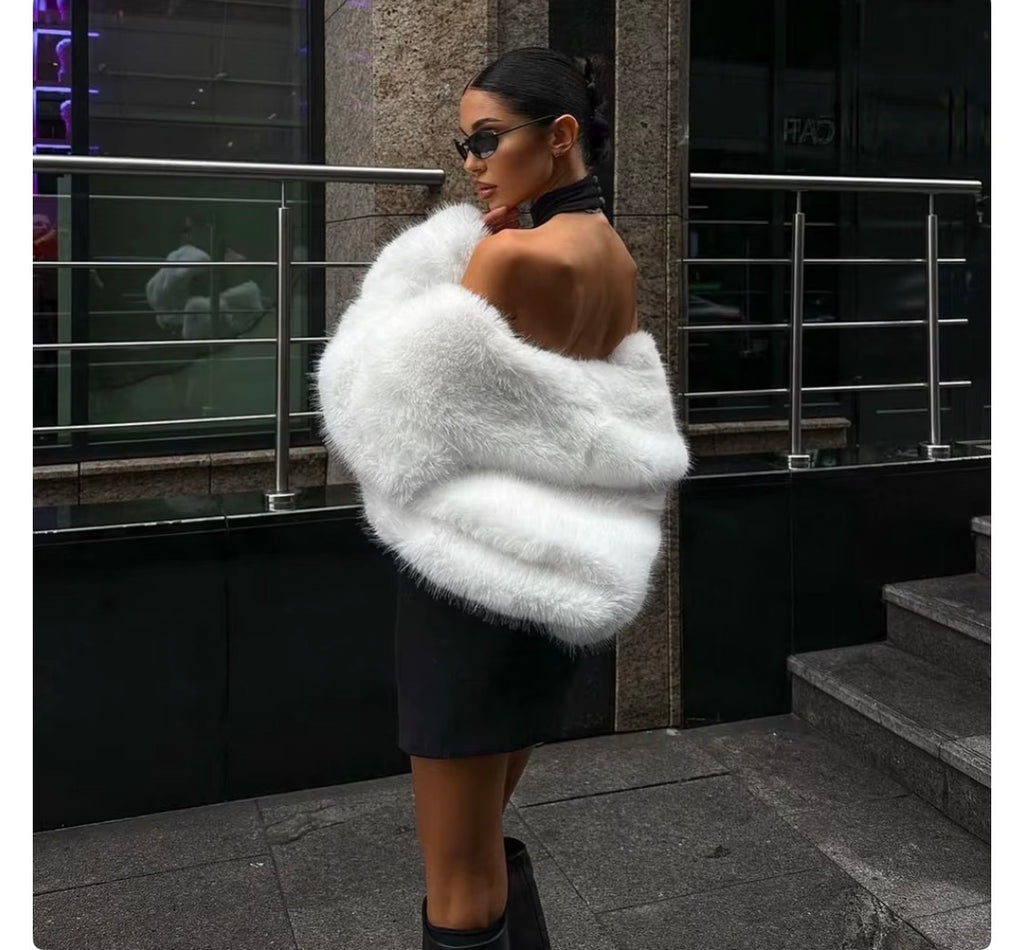 LuxePlush™ Cropped Faux Fur Jacket – Women's Glam Oversized Coat