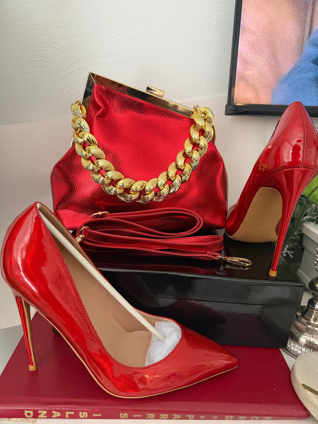 Vibrant Red Laser Stiletto Pumps and Metallic Red Clutch Purse Set – Luxury Chunky Gold Chain Handbag & Pointed Toe High Heels – Formal Gala & Evening Accessory Set