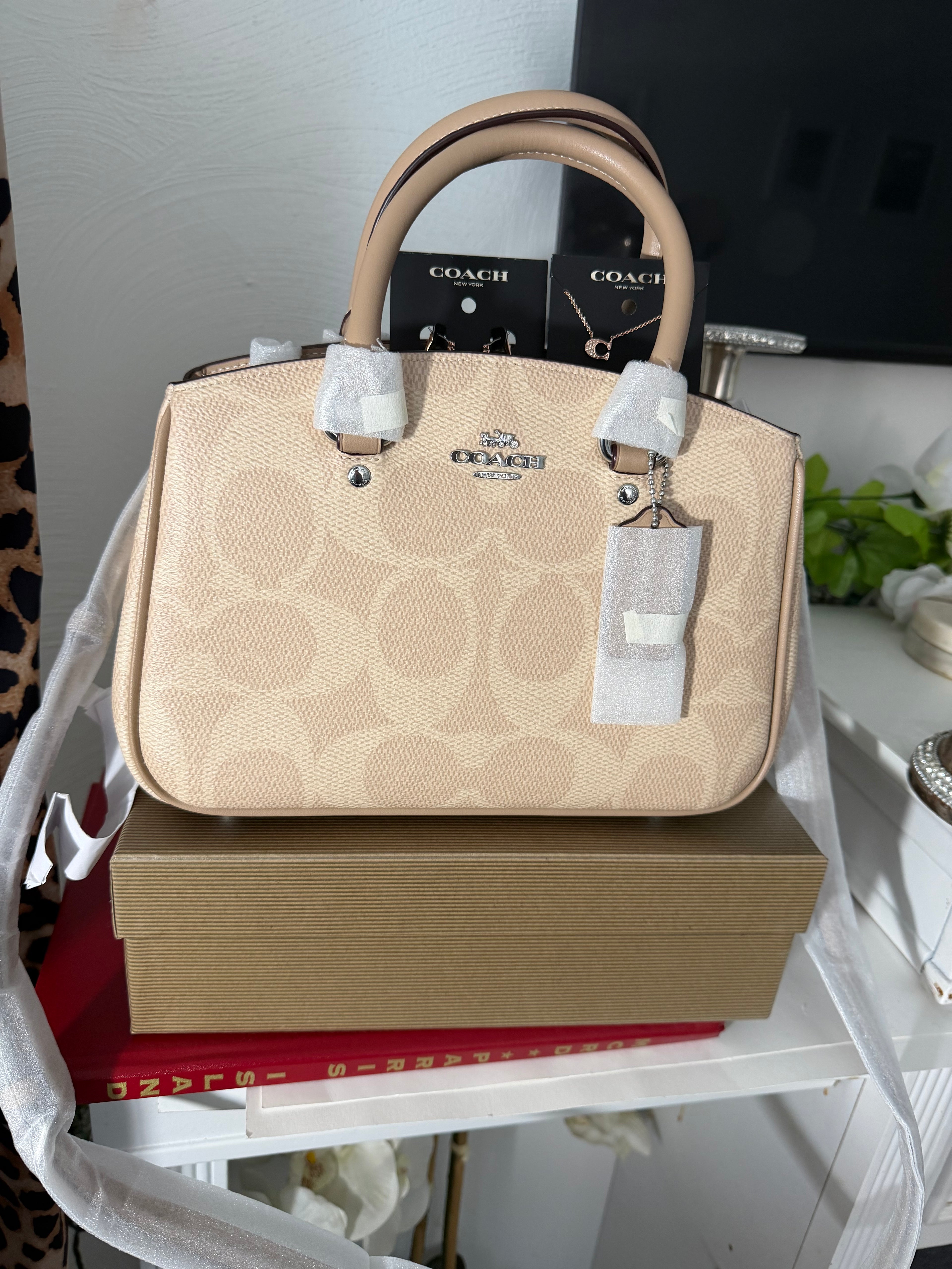 Coach beige Bag and jewelry set