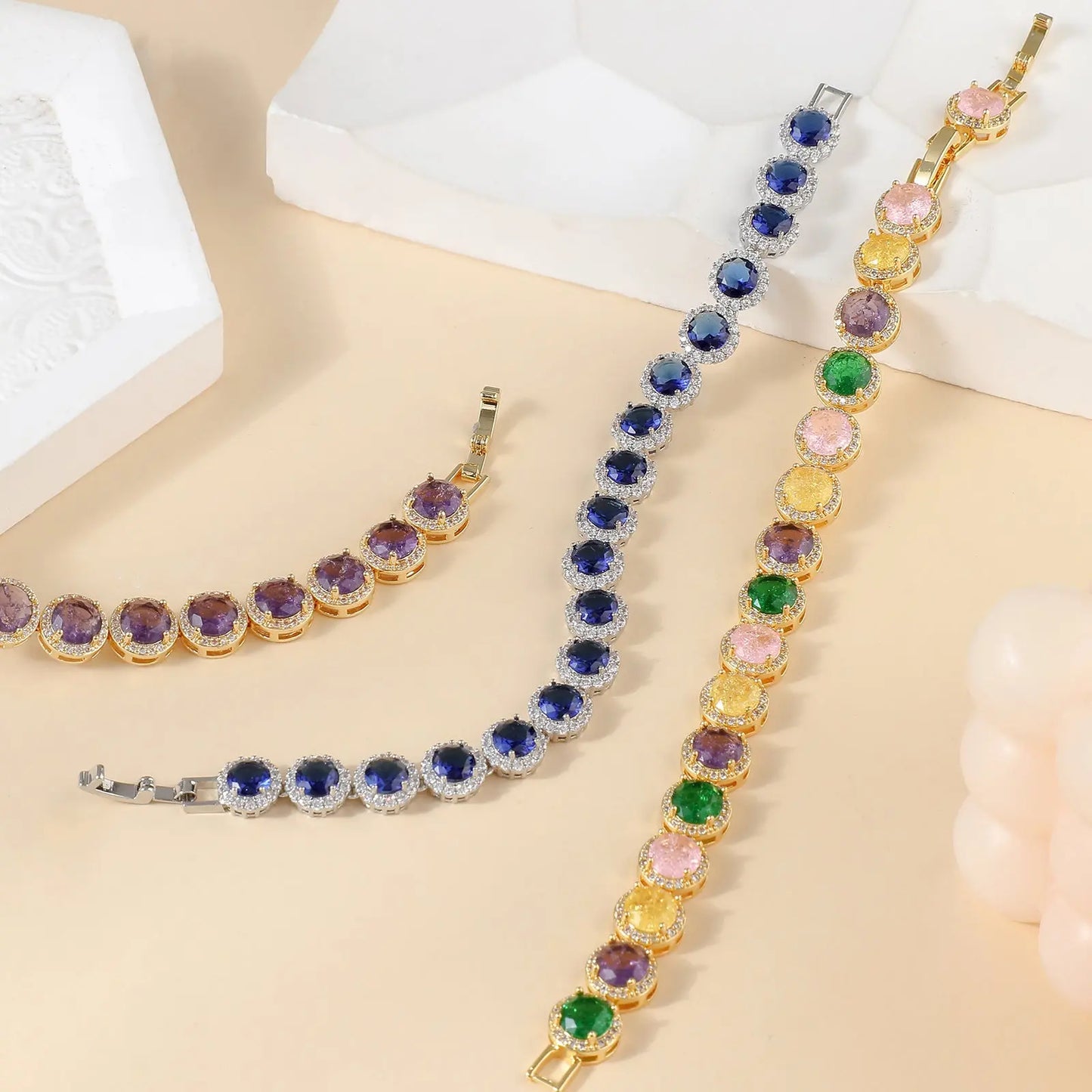 Fashion Gold-plated Inlaid Zircon Hollow Round Bracelet - JNi3 shop