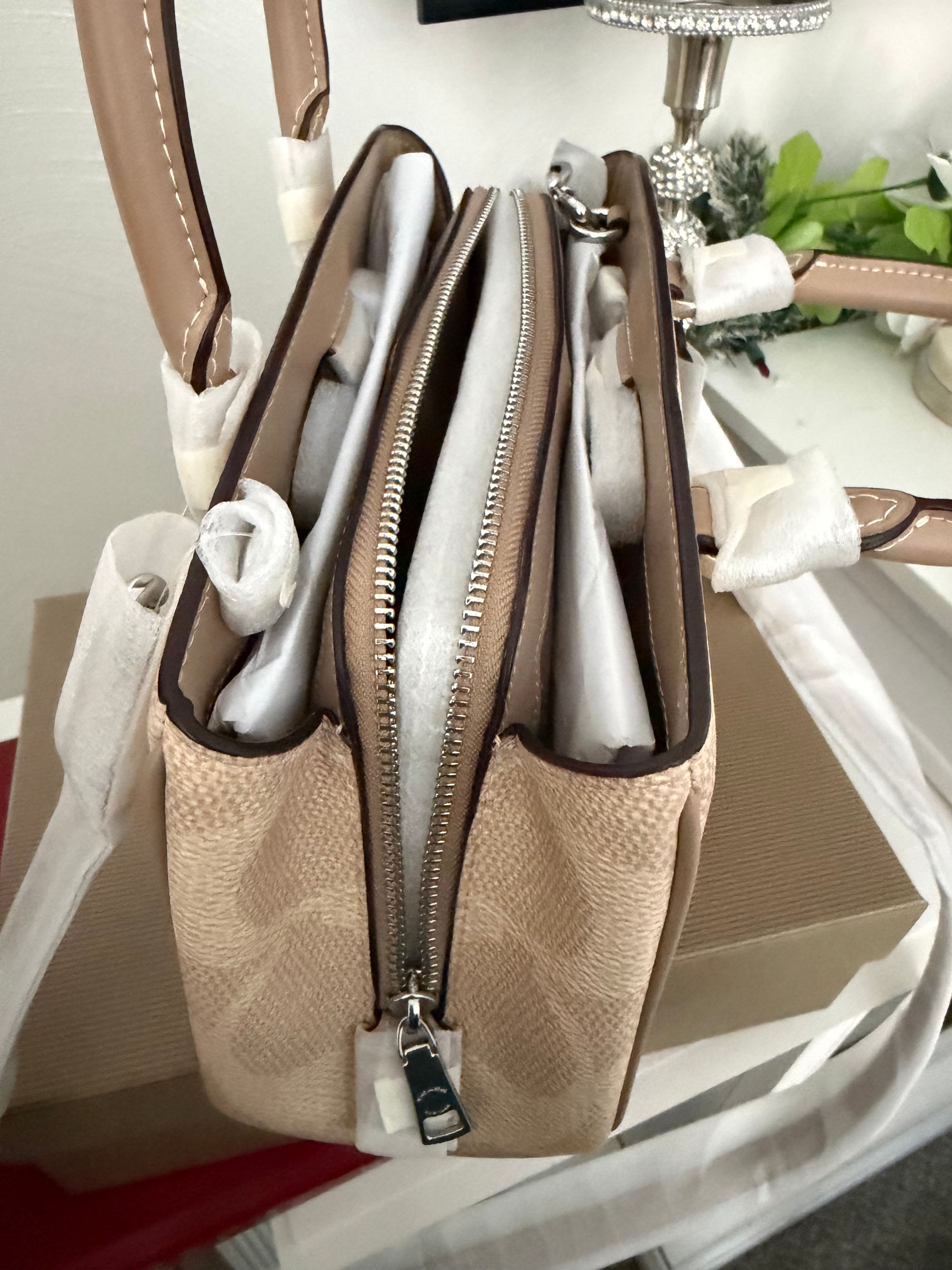 Coach beige Bag and jewelry set