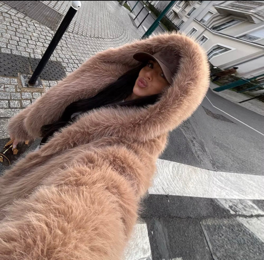 Luxury Faux Fur Hooded Crop Coat – Plush Winter Outerwear, Oversized Hood Designer Jacket for Women