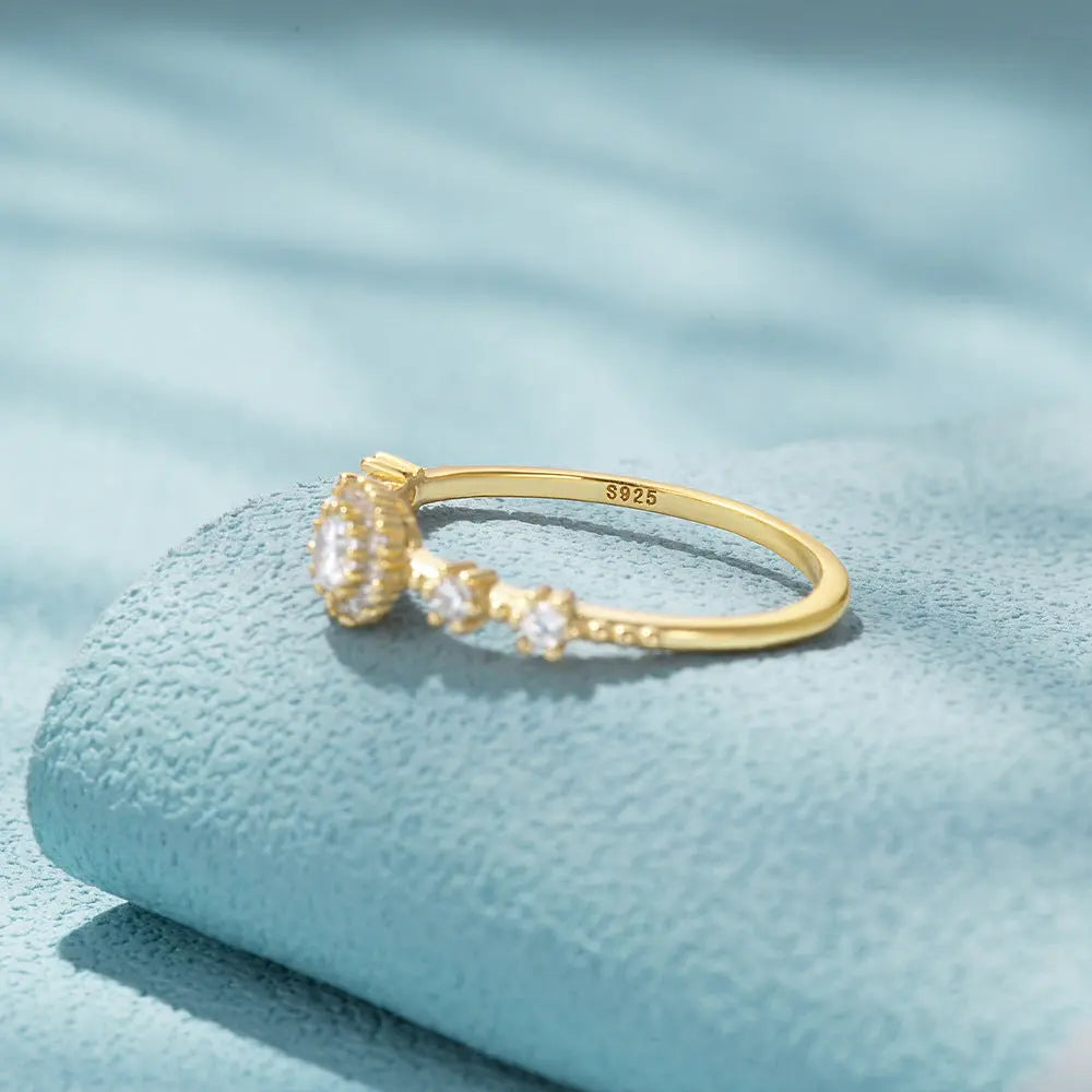 European And American Entry Lux Flower Rhinestone-embedded Closed 925 Silver High-grade Romantic Proposal Ring - JNi3 shop
