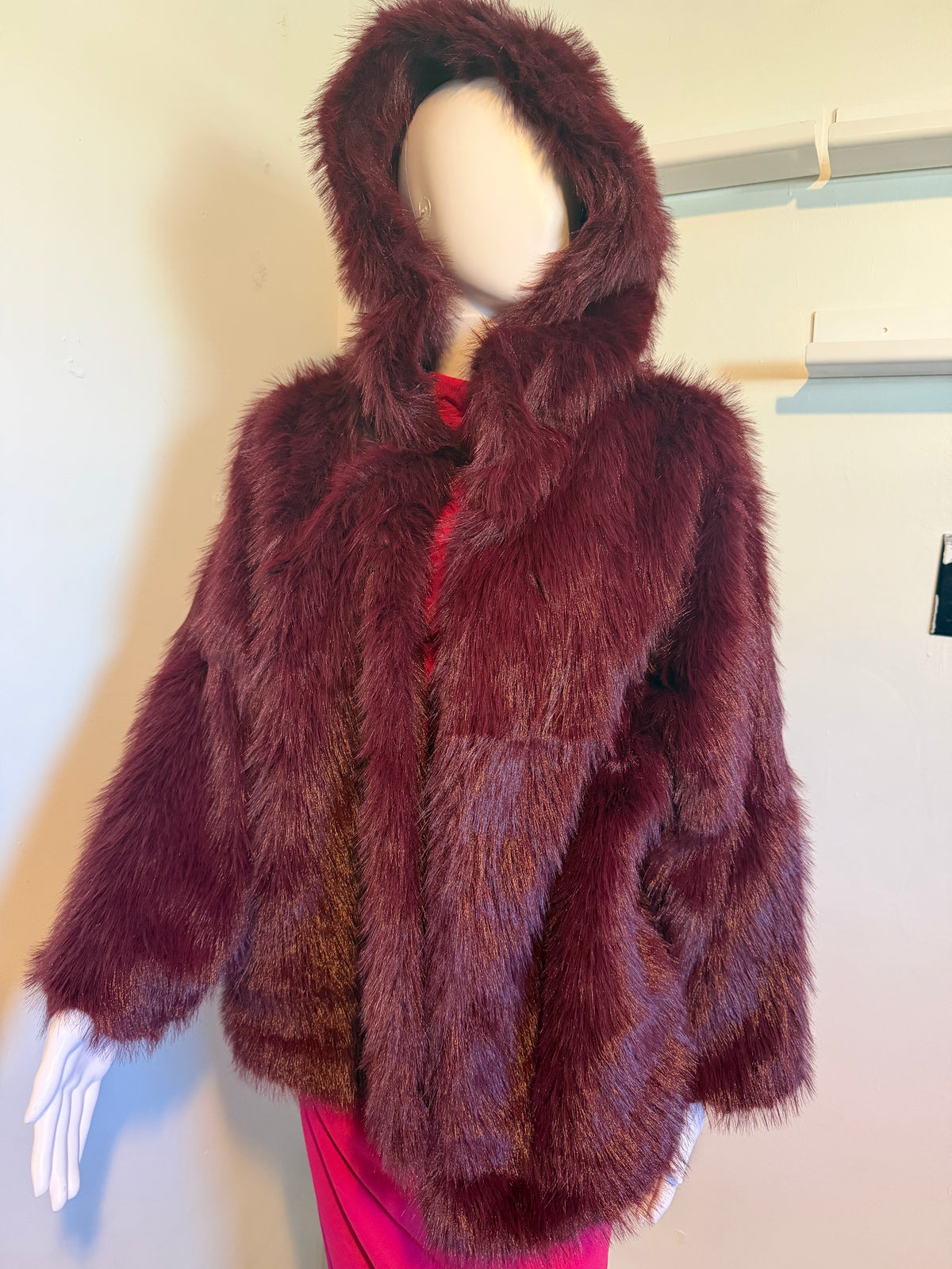Luxury Faux Fur Hooded Crop Coat – Plush Winter Outerwear, Oversized Hood Designer Jacket for Women