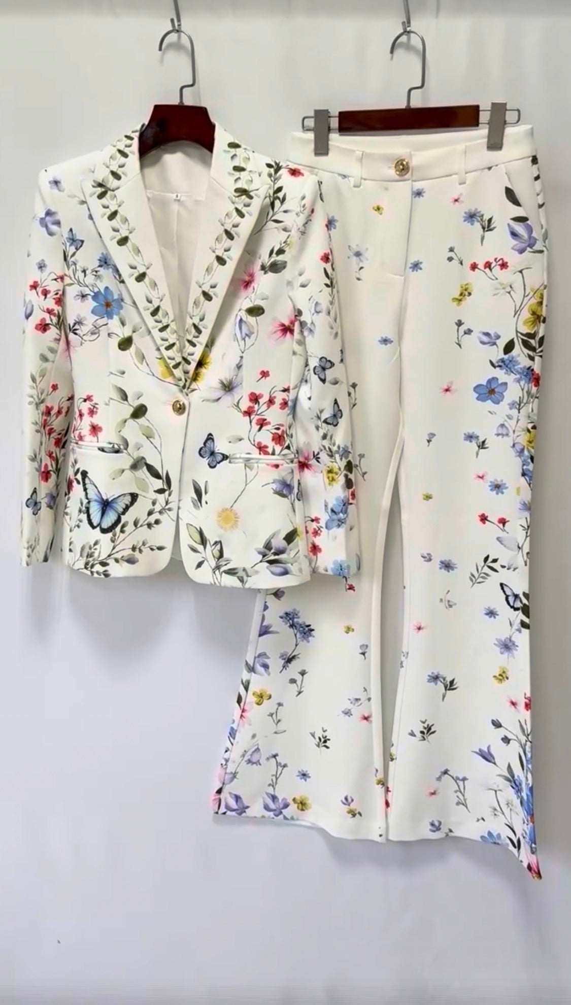 Women’s Floral Print Suit Set, Designer Two-Piece Blazer and Flare Pants, Botanical Garden Party Outfit, Statement Tailored Suit,