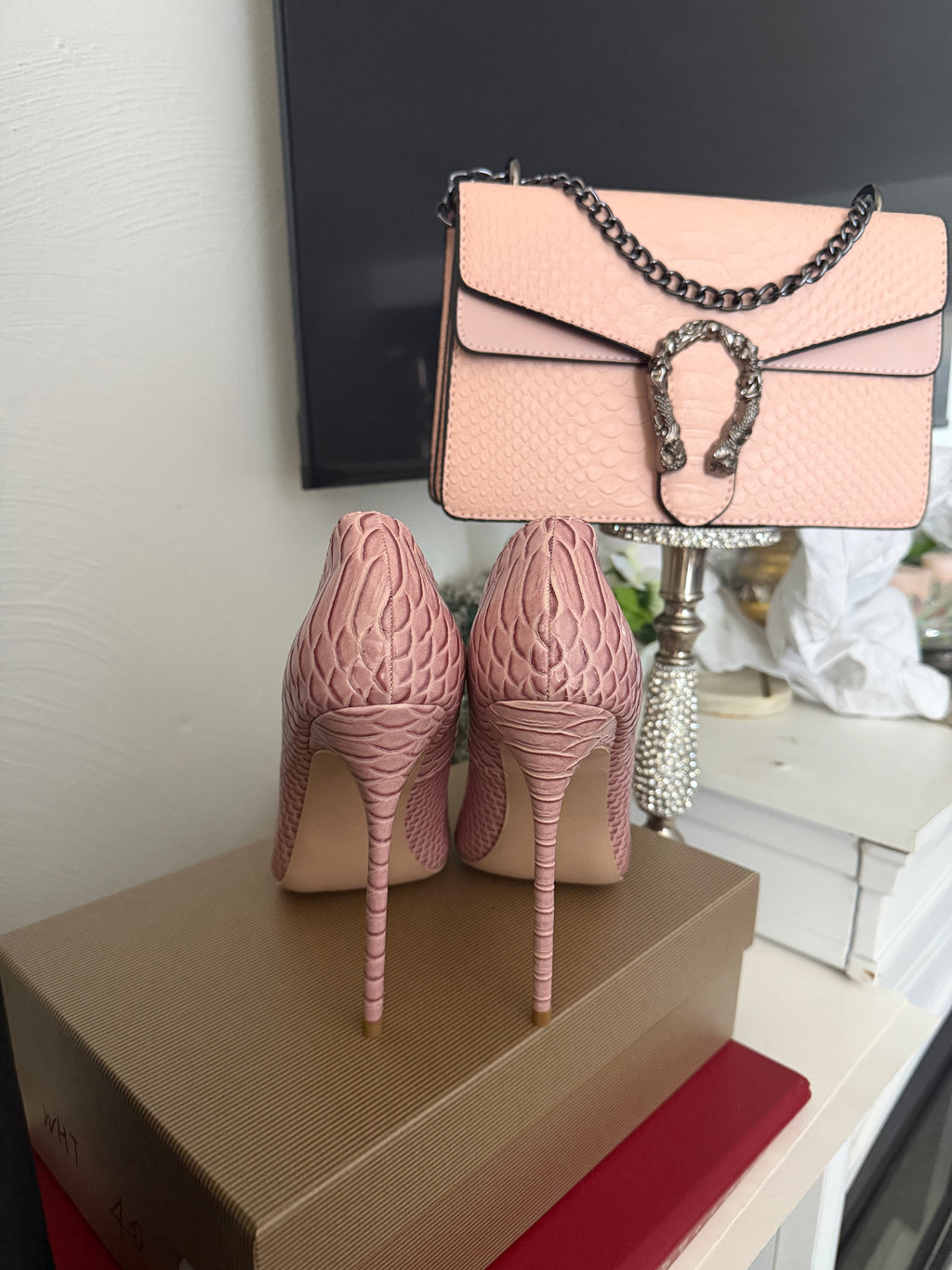 atching Light Pink Croc Heels and Bag Set, High Stiletto Pointed Toe Pumps, Envelope Clutch with Horseshoe Hardware