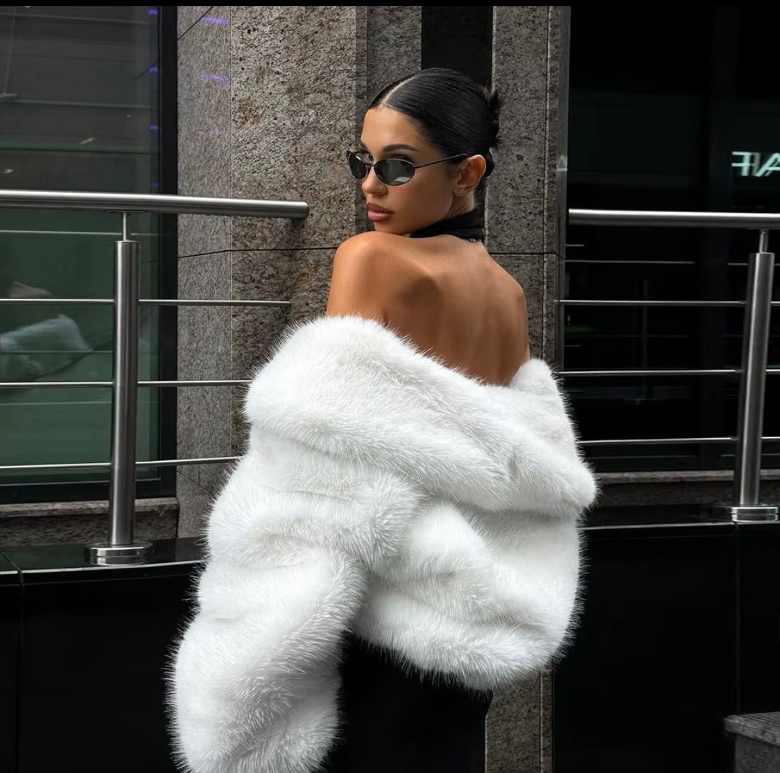 LuxePlush™ Cropped Faux Fur Jacket – Women's Glam Oversized Coat