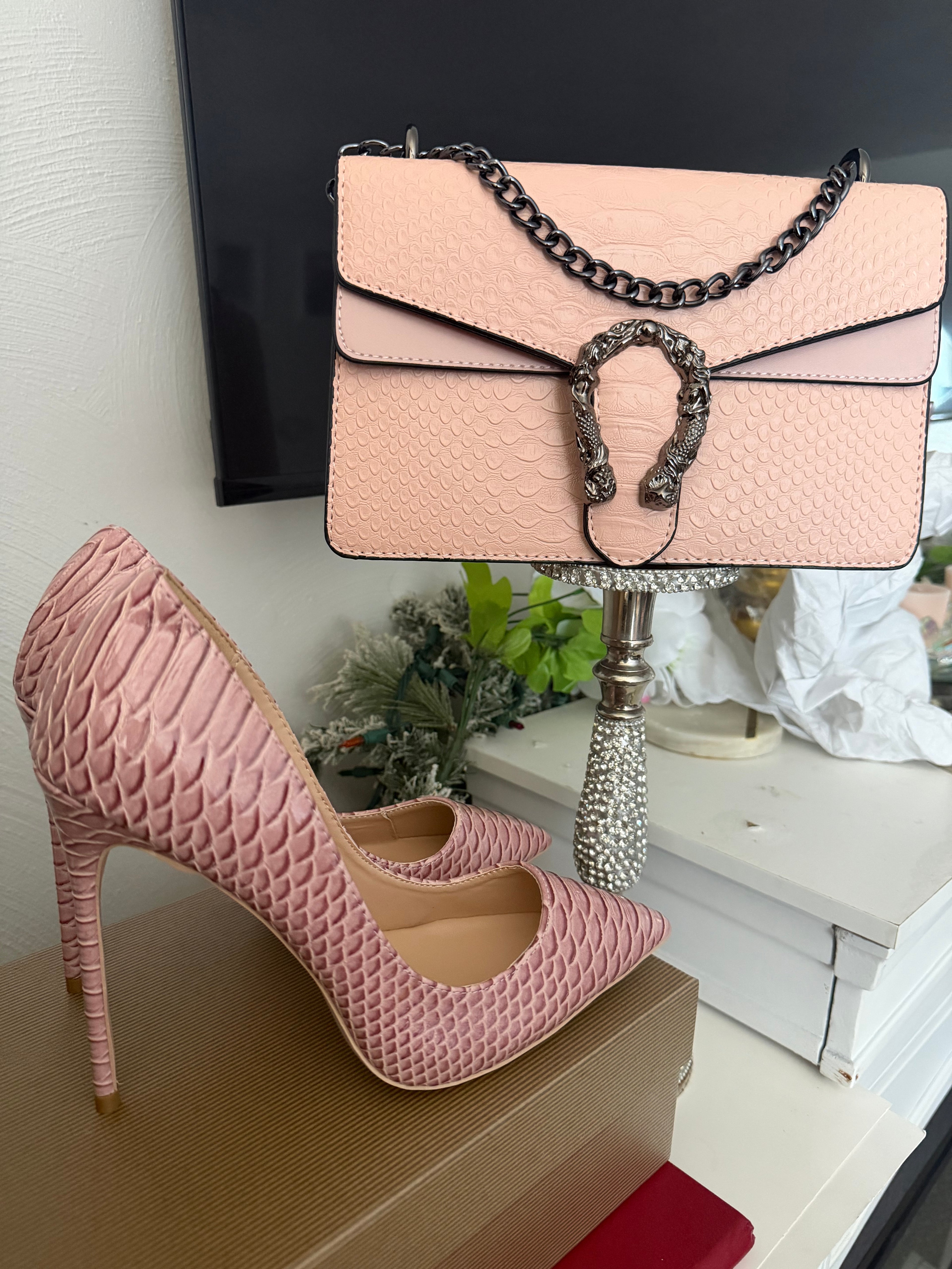 atching Light Pink Croc Heels and Bag Set, High Stiletto Pointed Toe Pumps, Envelope Clutch with Horseshoe Hardware