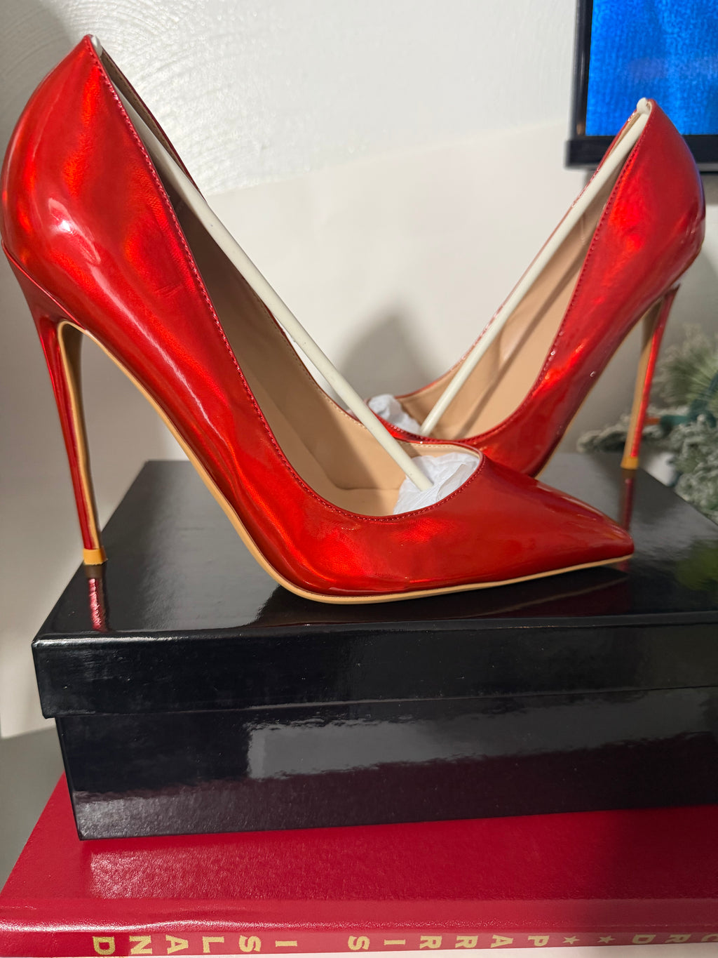 Vibrant Red Laser Stiletto Pumps and Metallic Red Clutch Purse Set – Luxury Chunky Gold Chain Handbag & Pointed Toe High Heels – Formal Gala & Evening Accessory Set