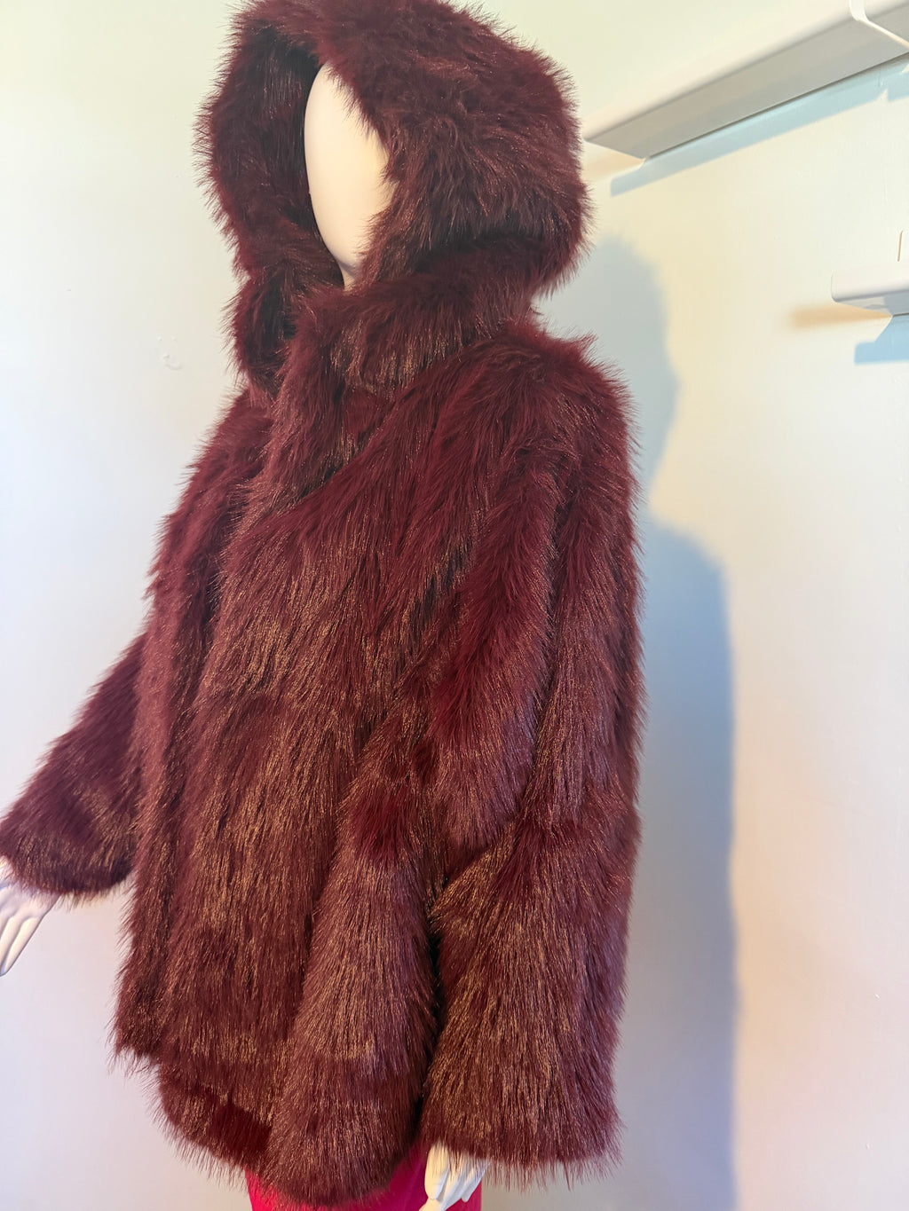 Luxury Faux Fur Hooded Crop Coat – Plush Winter Outerwear, Oversized Hood Designer Jacket for Women