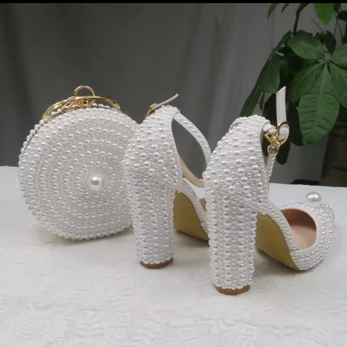 Pearl Bridal Shoe and Bag Set, White Pearl Block Heels, Round Pearl Clutch Purse, Wedding Shoes and Matching Handbag, Bridesmaid Gift