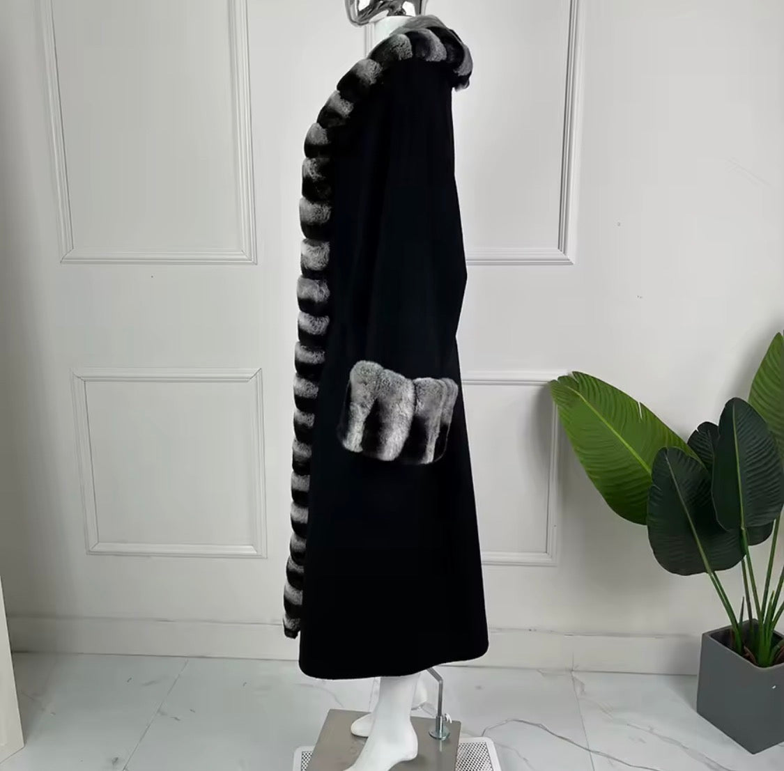 Long Luxury Wool & Cashmere Blend Coat for Women – Winter Warmth with a Genuine Silver Fox Fur Trim & Belted Waist
