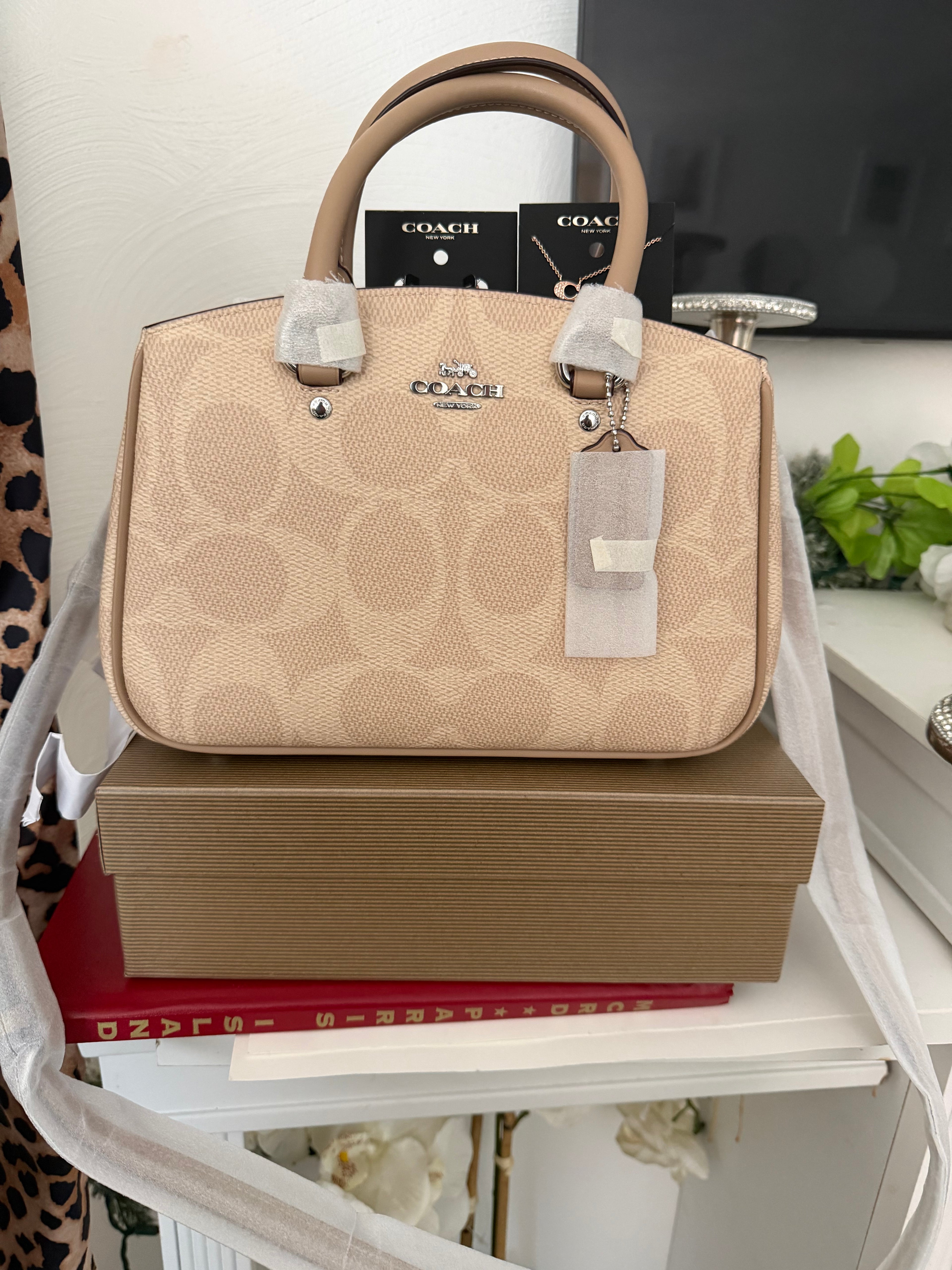 Coach beige Bag and jewelry set