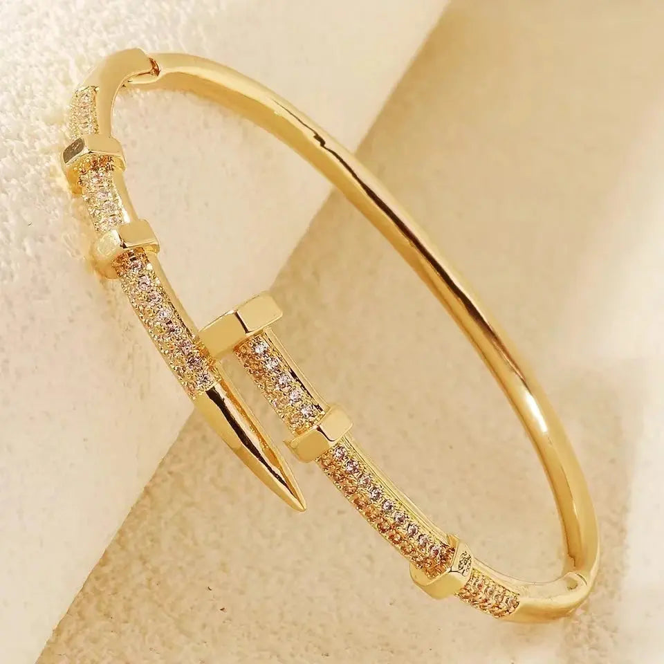 Classic Woman's Nail Shaped Open Bracelet Luxurious Gold Color Sparking Zircon Bracelet For Fashion - forward Events JNi3 shop