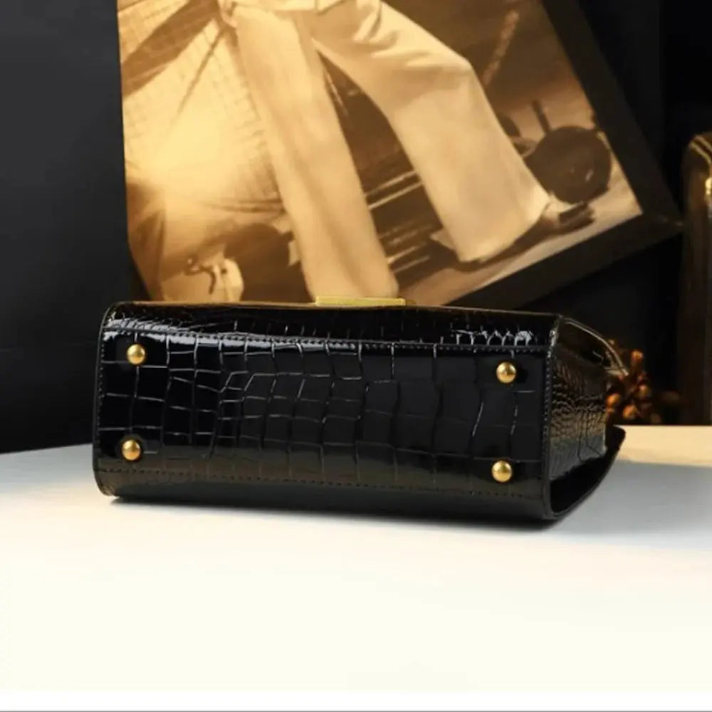 A new style of light luxury and fashionable women's mother bag with a large capacity hand-held tote in crocodile pattern JNi3 shop