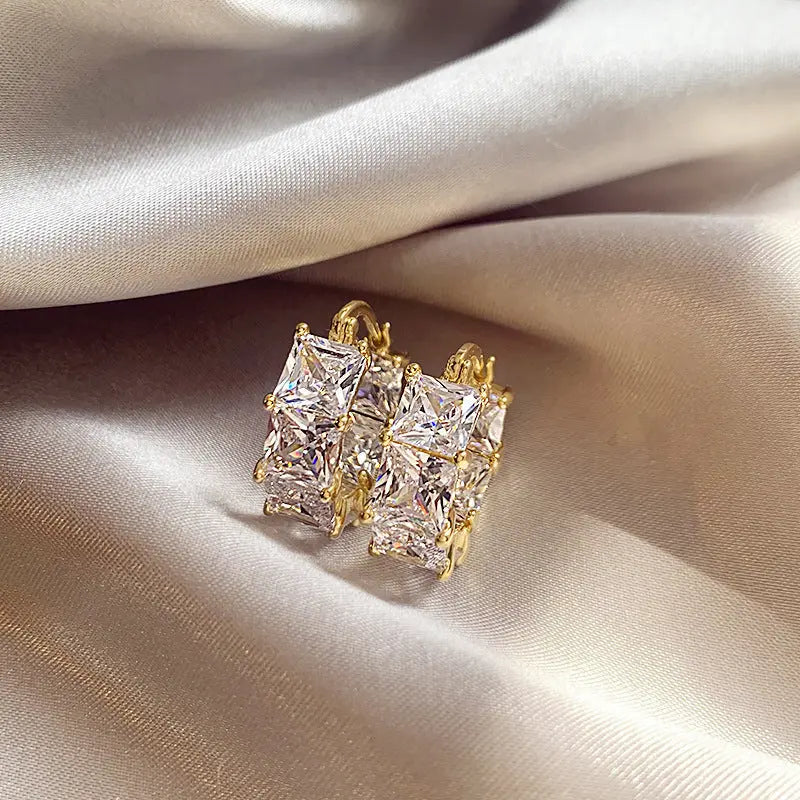 Black Crystal Zirconium Ear Ring JNi3 shop