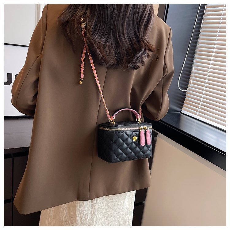 Women's Special-interest Design Diamond Chain Crossbody Bag