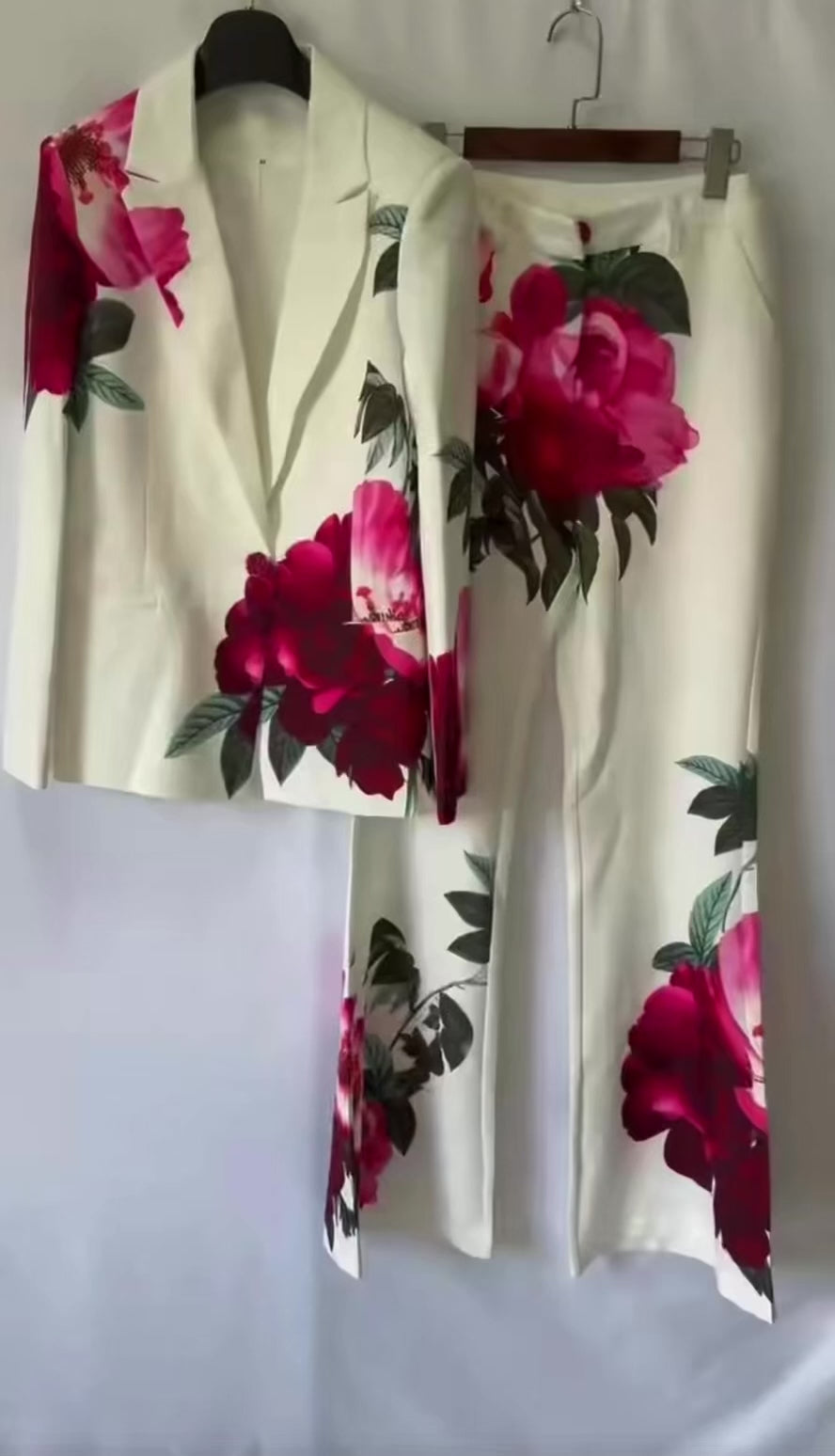 Women’s Floral Print Suit Set, Designer Two-Piece Blazer and Flare Pants, Botanical Garden Party Outfit, Statement Tailored Suit,